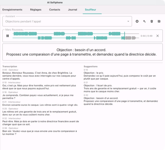 Le souffleur en répétition sur un appel de vente : la transcription à gauche, les suggestions à droite, la plus récente répétée en grand au-dessus