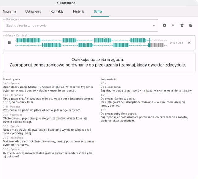 Sufler podczas próby na rozmowie sprzedażowej: transkrypcja po lewej, podpowiedzi po prawej, najnowsza powtórzona dużą czcionką nad nimi