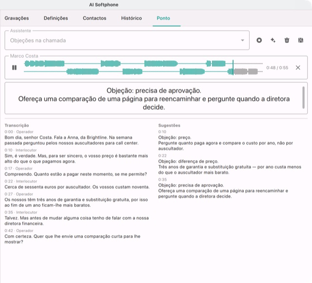 O ponto a ensaiar uma chamada de vendas: a transcrição à esquerda, as sugestões à direita, a mais recente repetida em grande por cima