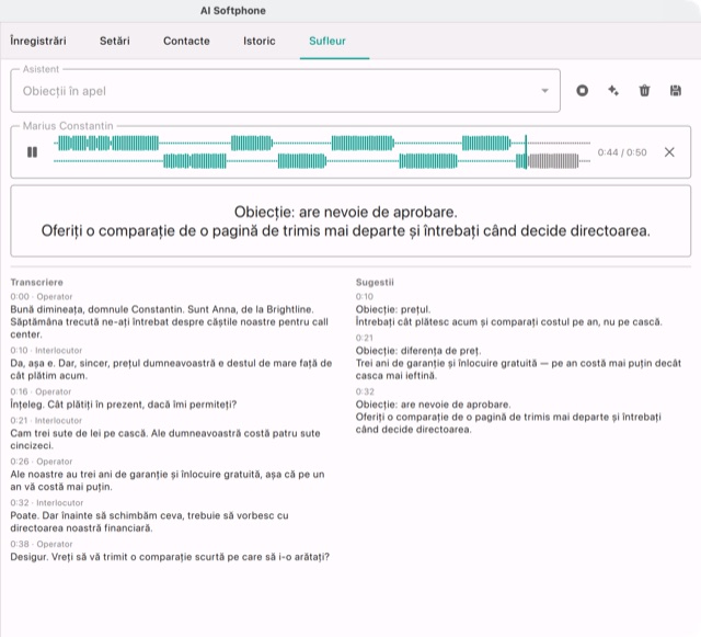 Sufleurul repetând un apel de vânzare: transcrierea în stânga, sugestiile în dreapta, cea mai nouă repetată mare deasupra lor